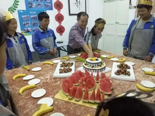 巢湖一中网课兄妹吃瓜,揭秘网课背后的温馨瞬间