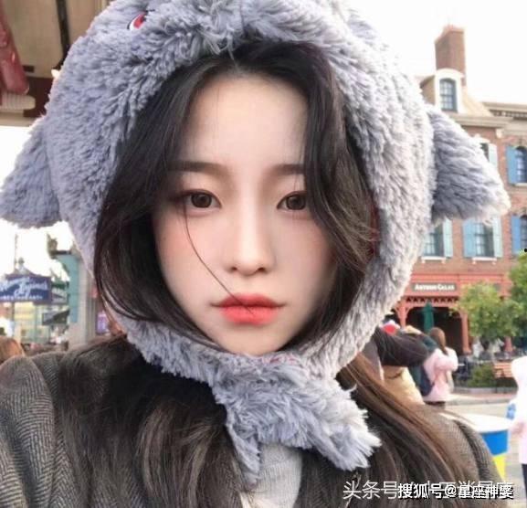 抖音网红爱可可吃瓜,吃瓜界的“瓜王”揭秘娱乐圈幕后故事