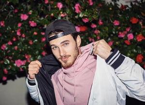 变性网红吃瓜博主,揭秘娱乐圈背后的秘密与真相