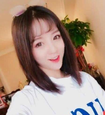 网红爱婷哥吃瓜头像高清,揭秘网络红人的时尚潮流