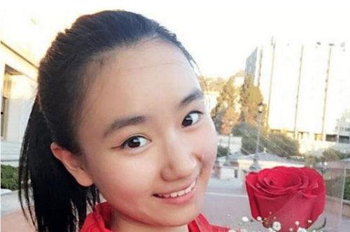 网红童星吃瓜图片,萌态可掬引网友热议